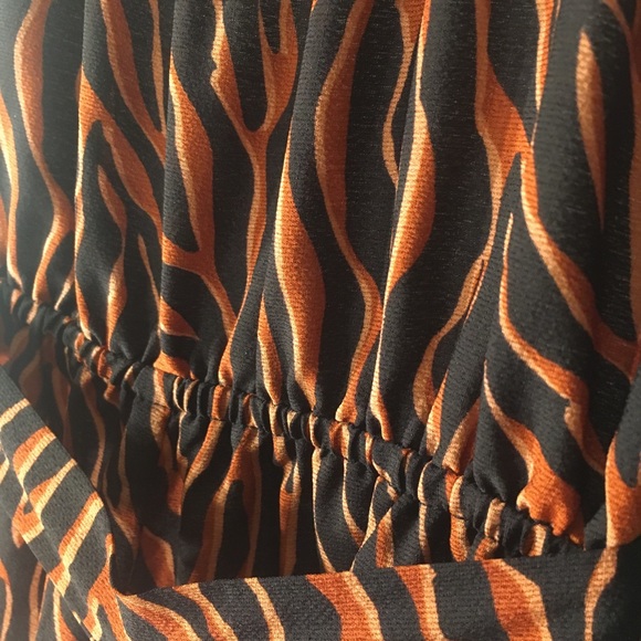 Animal Print Sleeveless V-Neck Belt Summer Romper - Picture 3 of 8